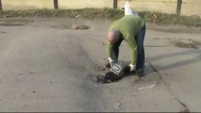 Холодный асфальт Мультигрейд - ямочный ремонт ручной трамбовкой смотреть онлайн