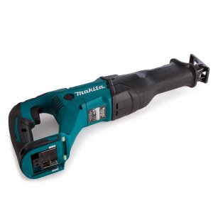 Пила сабельная аккумуляторная Makita в работе у Матвеева