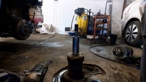 Toyota Prius  Установка проставок.