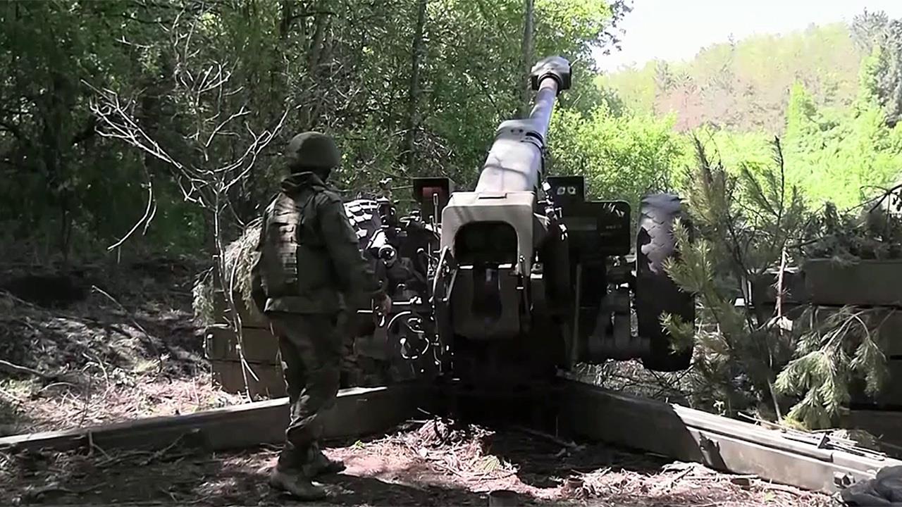 Артиллерия группировки войск "Север" поразила опорный пункт и скопление военной техники ВСУ