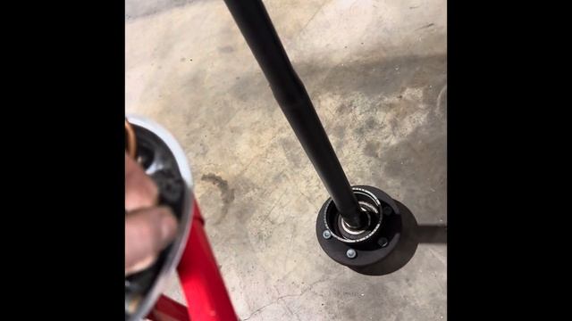 Ford F150 . Замена сальника полуоси.Change cv axle seal смотреть онлайн