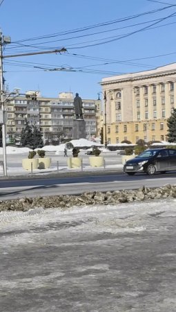 Пенза за день до весны. Посмотрите, какие огромные сугробы в центре города.