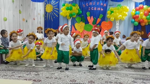 "Песню осени споем" (Осенняя плясовая) в исполнении младшей второй группы ДОО "Наристе" смотреть онлайн