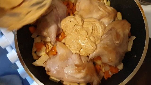 Перепела в сметане, с овощами и гарниром смотреть онлайн