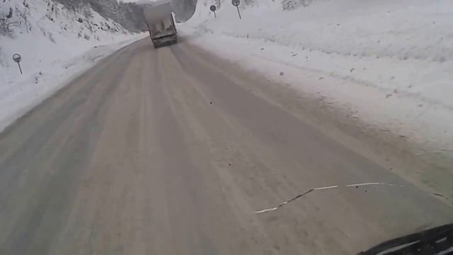 Спуск с горы.mp4 смотреть онлайн