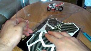 Наклейка на бак мотоцикла YAMAHA CARBON