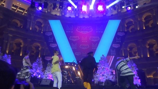 Quest Pistols Show(#ТанцыЕлкаМузтв,Партийная Зона,ВегасКунцево,2.12.18) смотреть онлайн