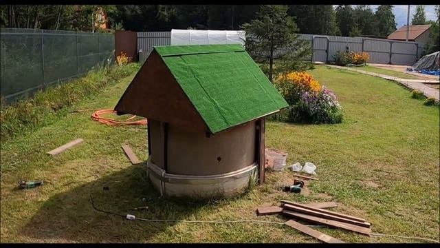 Крышка на колодец. Пригодились доски от поддонов.