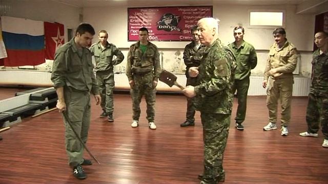 Работа при ударе холодным оружием сверху