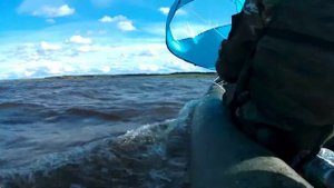 байдарка с парусом