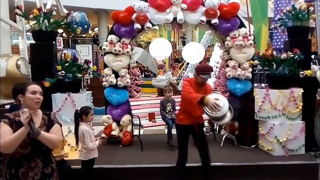 Выступление фокусника с вокалисткой в Русском стиле! смотреть онлайн