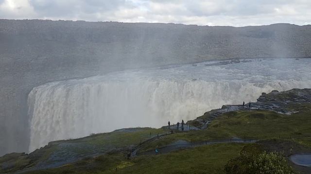 Деттифосс - самый полноводный водопад Европы смотреть онлайн