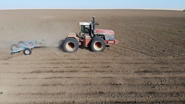 Безотвальная обработка почвы. Трактор РСМ-2375.