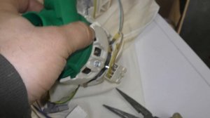 Посудомойка не моет и шумит при работе, что-то попало в мотор