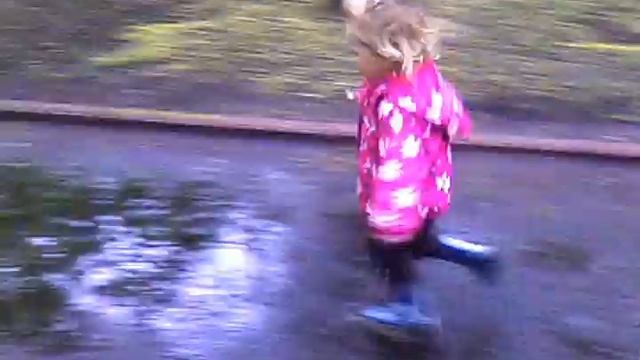 Как правильно бегать по лужам смотреть онлайн