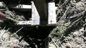 Установка столбов для забора из профнастила