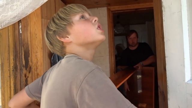 ВЛОГ Бабушка сделала дом из сарая Переносим мебель Закрытие дачного сезона Разобрал машину смотреть онлайн