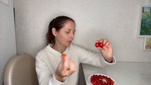 Томат "Финик красный". Сладкий, ультраскороспелый сорт. Вырос в открытом грунте.