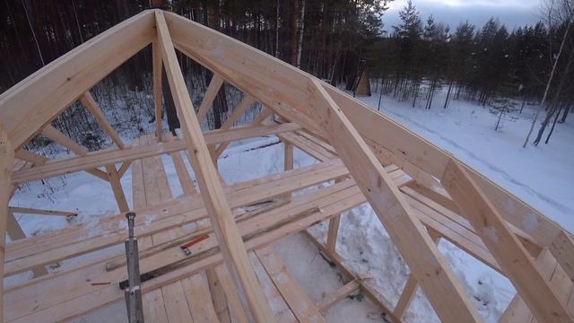 ШАТРОВАЯ КРЫША В ОДИНОЧЕСТВЕ!!! БЕСЕДКА СВОИМИ РУКАМИ!!!