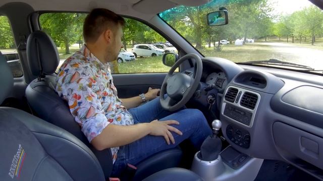 Renault Sport Clio V6 (2002) - Der KAMPFZWERG unter den Kleinwagen! [SUBS] смотреть онлайн