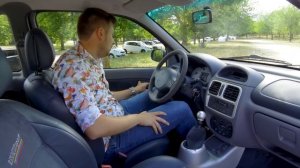 Renault Sport Clio V6 (2002) - Der KAMPFZWERG unter den Kleinwagen! [SUBS]