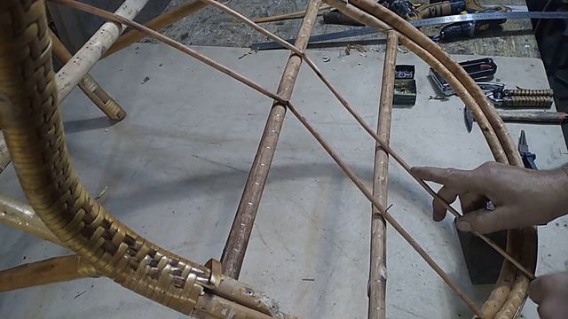 Плетеная качалка, ремонт. смотреть онлайн