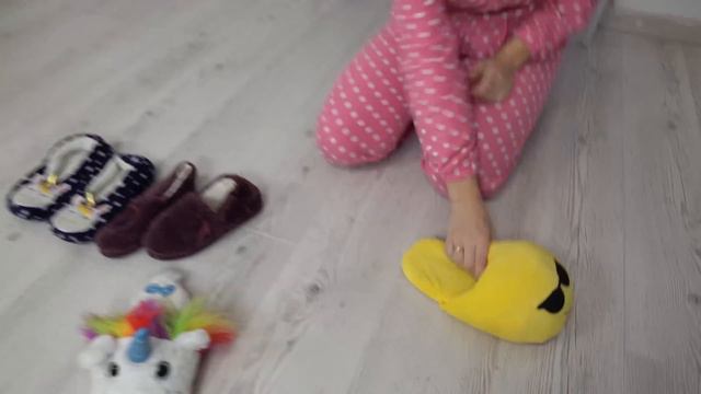 Полицейский Марк учит малышку как нужно убирать смотреть онлайн