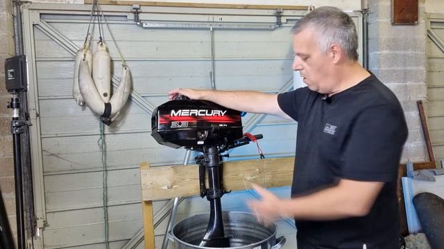 How to start a 2 stroke Mercury 3.3 Outboard | Quick & Easy смотреть онлайн