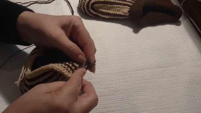 Необычные тапочки связанные спицами