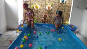 PISCINA: DESAFIO DAS BOLINHAS COLORIDAS