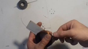 Электродвигатель из магнита и катушки