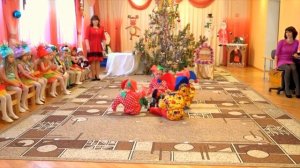 Танец "Петрушек" в детском саду (ср. гр.)