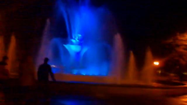 Винница. Фонтан в парке им. Горького после ремонта (вечер) смотреть онлайн