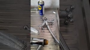 Как Заменить Кран в Раковине в Кухне #кухня #кран #ремонтсвоимируками