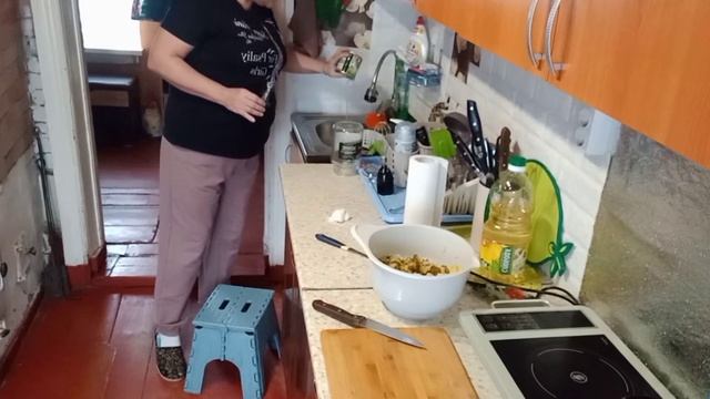 Салат из плечиков трески?Скумбрия пикантная???Рыбный день? смотреть онлайн