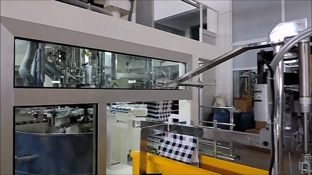 Фасовка муки весом 5 и 10 кг. Фасовка в бумажный пакет.
