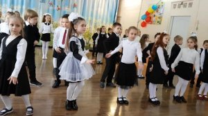 Песенка: мамина улыбка.