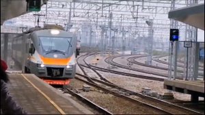 Подъезжает электричка ЭП2Д на новую ст. Поклонная МЦД-4