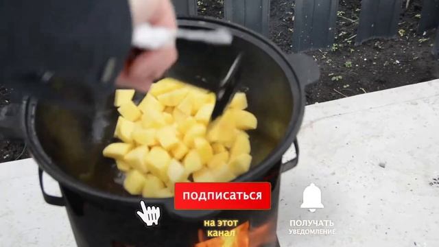 Жареная картошка с грибами в казане. Шампиньоны с картошкой.