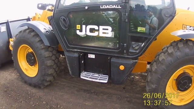 Получил новый трактор погрузчик JCB смотреть онлайн