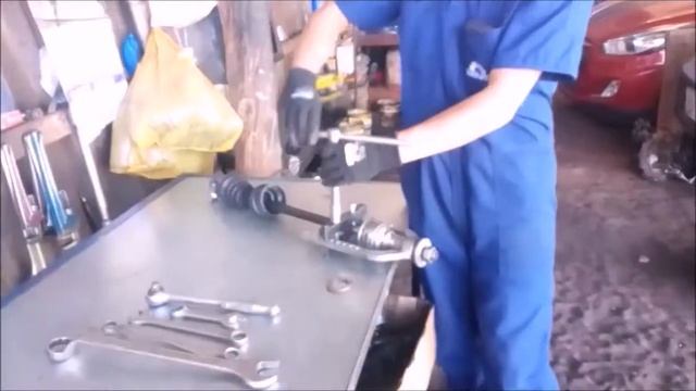 Extractor de palieres смотреть онлайн