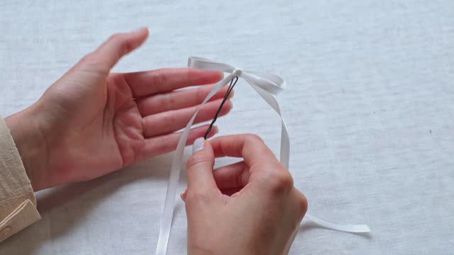 Прическа как из пинтерест - ленты в волосах. #diy #handmade #бантизленты #причёскидлядевочек смотреть онлайн