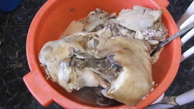 СВАРИЛИ СВИНУЮ ГОЛОВУ И ЧТО ИЗ ЭТОГО ПОЛУЧИЛОСЬ!