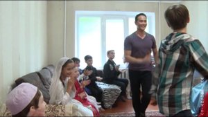 Могуш Маьрша. В программе участвует известный актер Марк Дакаскос