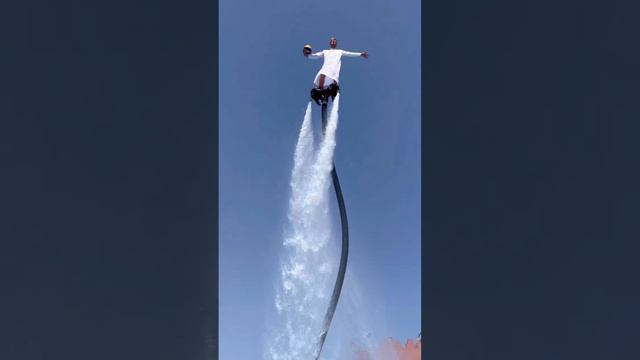 Арабское флайборд шоу в бассейне