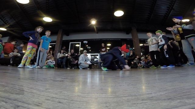 Миша и Маша (Домино) vs. Денис и Матвей - "Break Monster Jam" смотреть онлайн