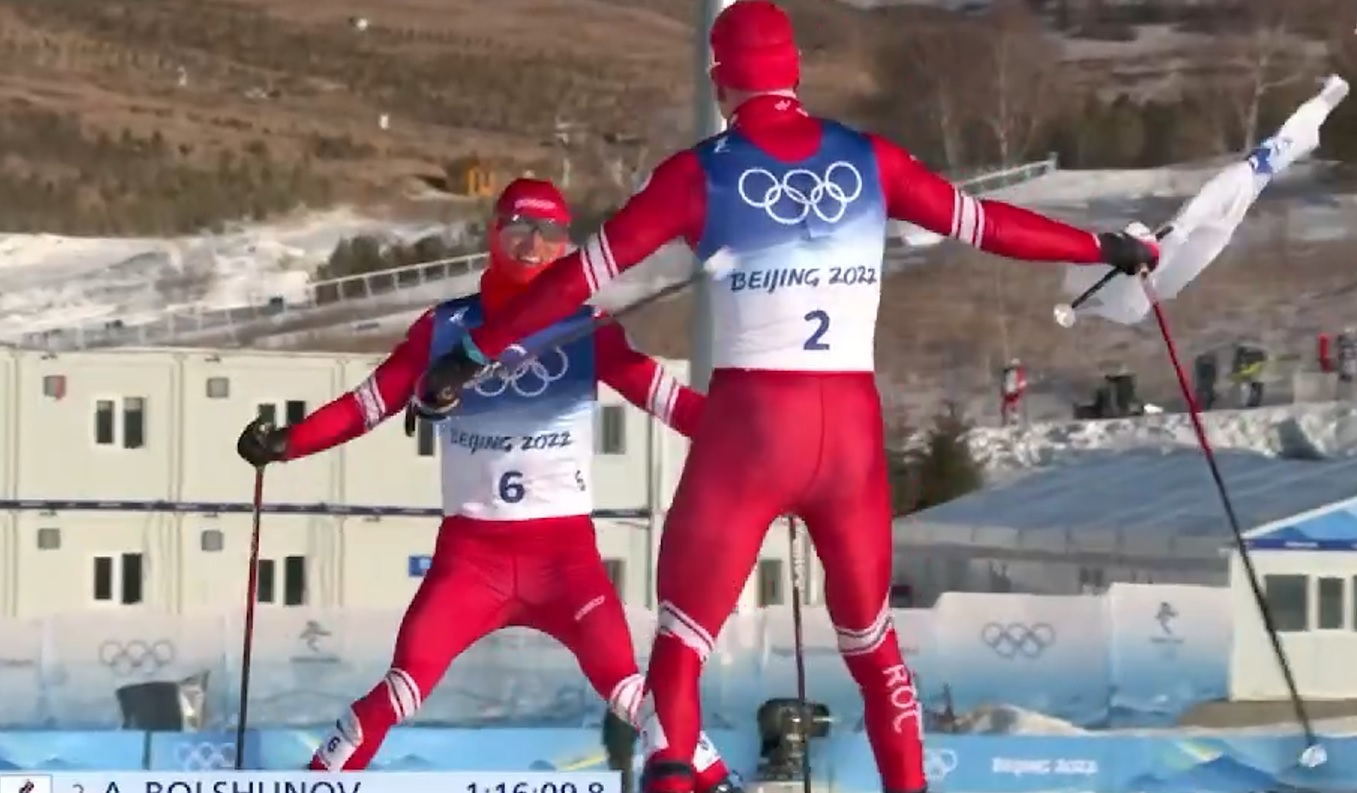 Большунов олимпийский чемпион в скиатлоне. Олимпиада 2022