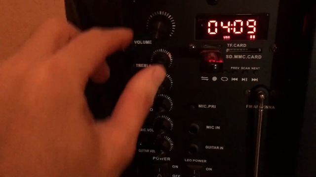 Мощная колонка с аккумулятором (встроенным). Модель 818. смотреть онлайн