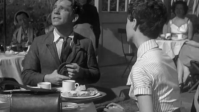 1953 МИСТЕР ПИТКИН: НЕПРИЯТНОСТИ В ЛАВКЕ( Trouble in Store ) смотреть онлайн