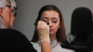 ASMR - MAKE-UP ARTIST does my MAKE-UP! (Makeup tutorial)